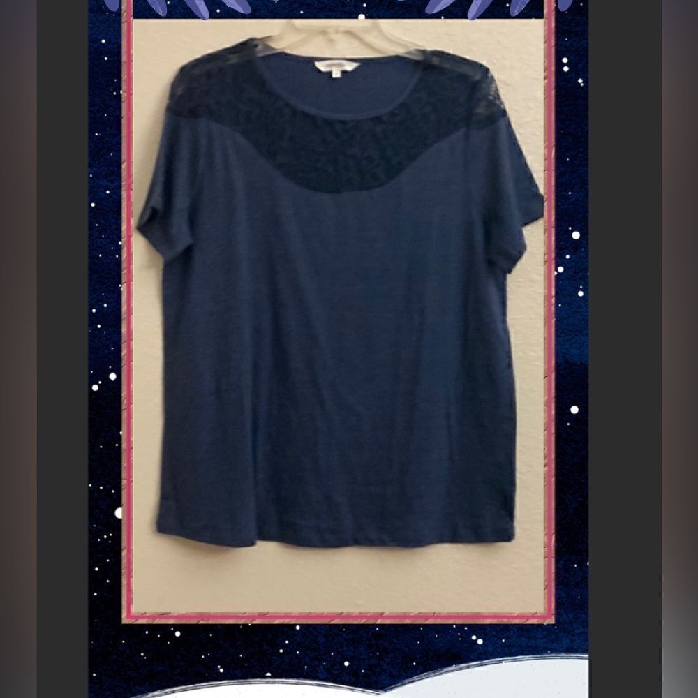 amaryllis navy top a lace front of the lace at the the top!!